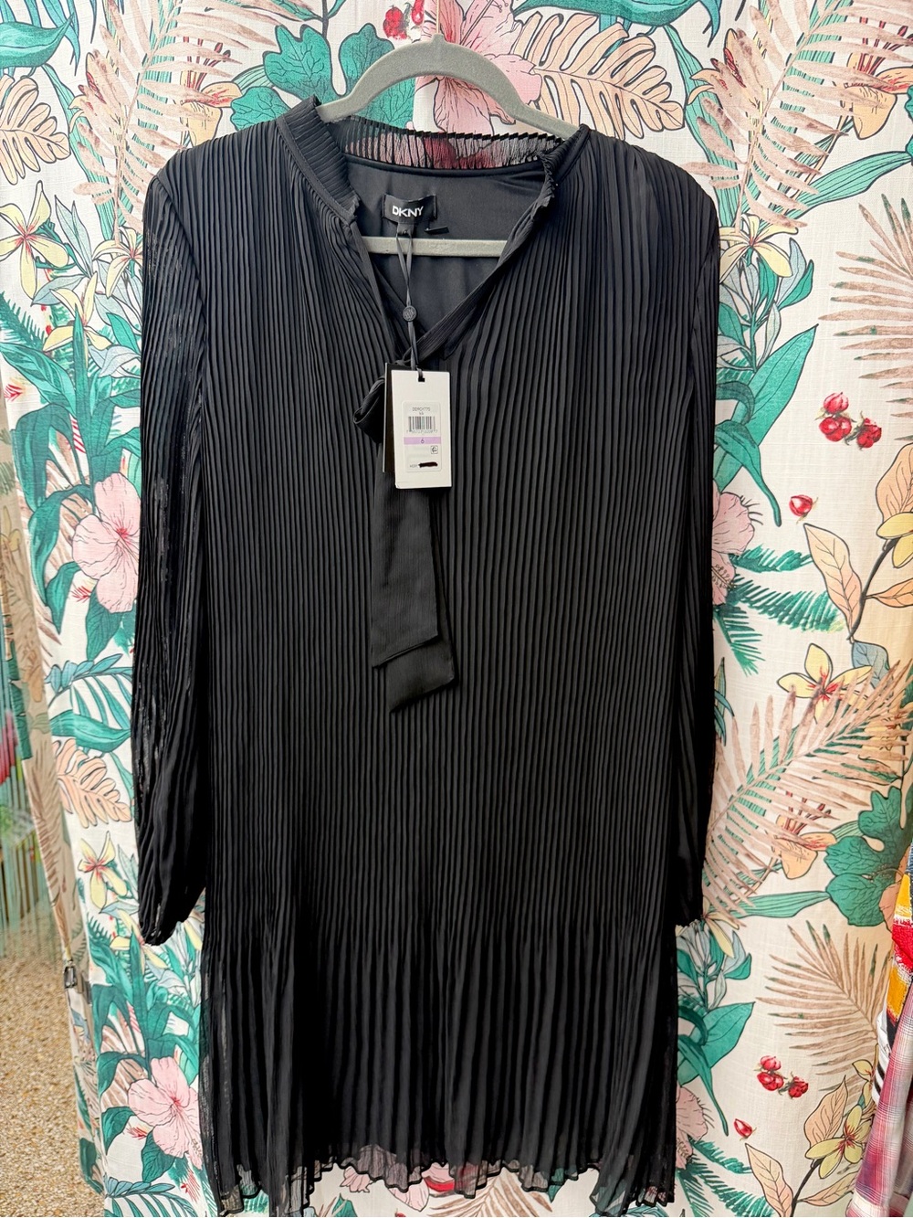NWT DKNY Black Pleated Long-Sleeve Tie-Neck Dress Size 6